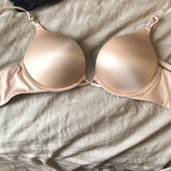 34A Victoria Secret Bras - Picture 2 of 8